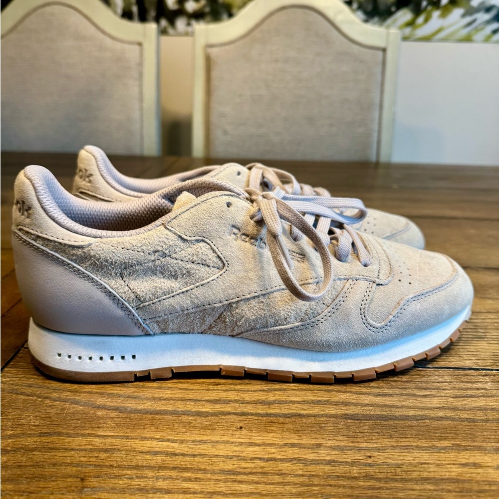 Reebok Classic Suede Sneakers Mens Size 10.5 Beige